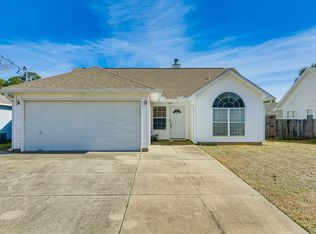 37 Stowe Rd, Mary Esther, FL 32569