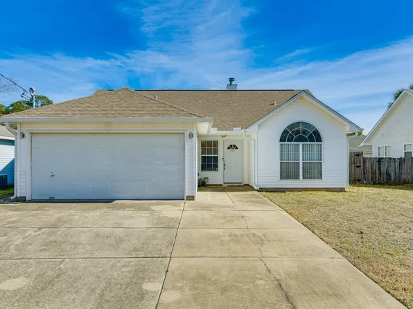 37 Stowe Rd, Mary Esther, FL 32569
