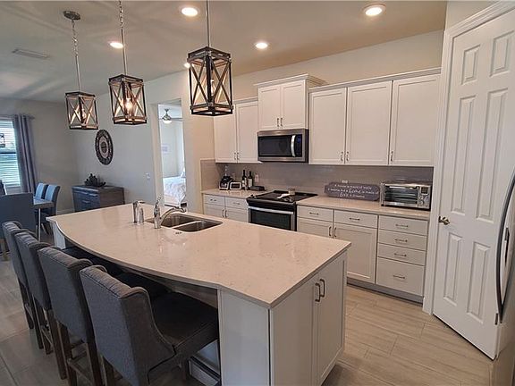 3rd image of 19580 Utopia Ln