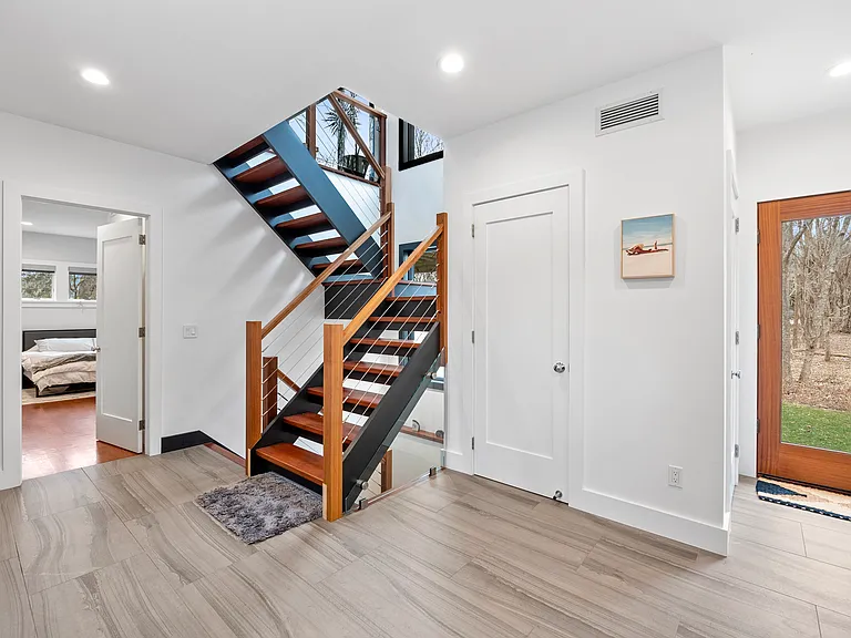 89 Accabonac Rd — Photo 4