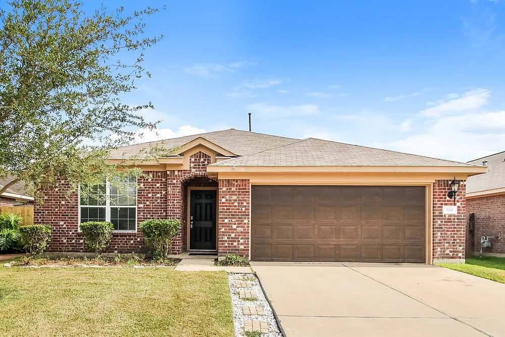 4 bed, 2.0 bath, 1946 sqft, $2,290 — Photo 1