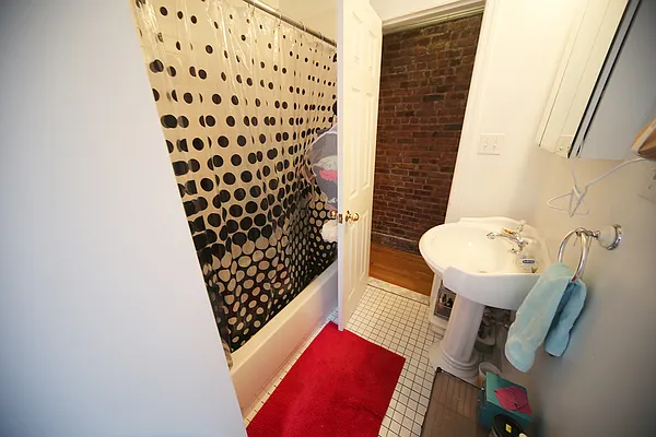 Rented by Metropolitan Realty | media 23