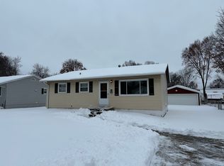 825 Mark Twain Dr, Florissant, MO 63031