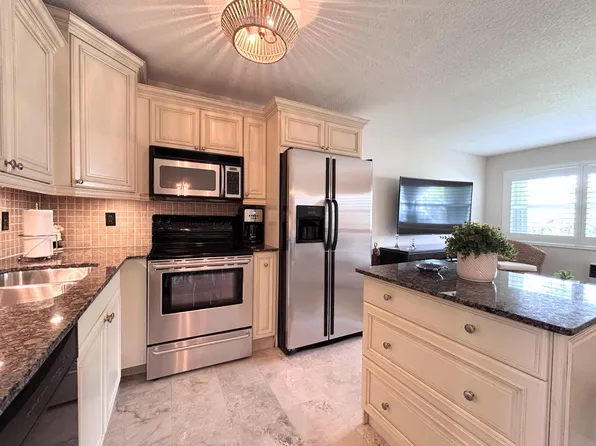200 Horizons W #111, Boynton Beach, FL 33435