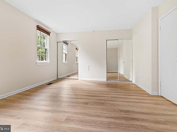 2nd image of 994 Bancroft Pl