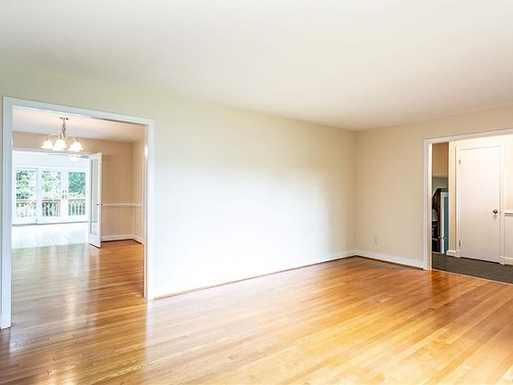 3rd image of 10109 Hollingsworth Ct