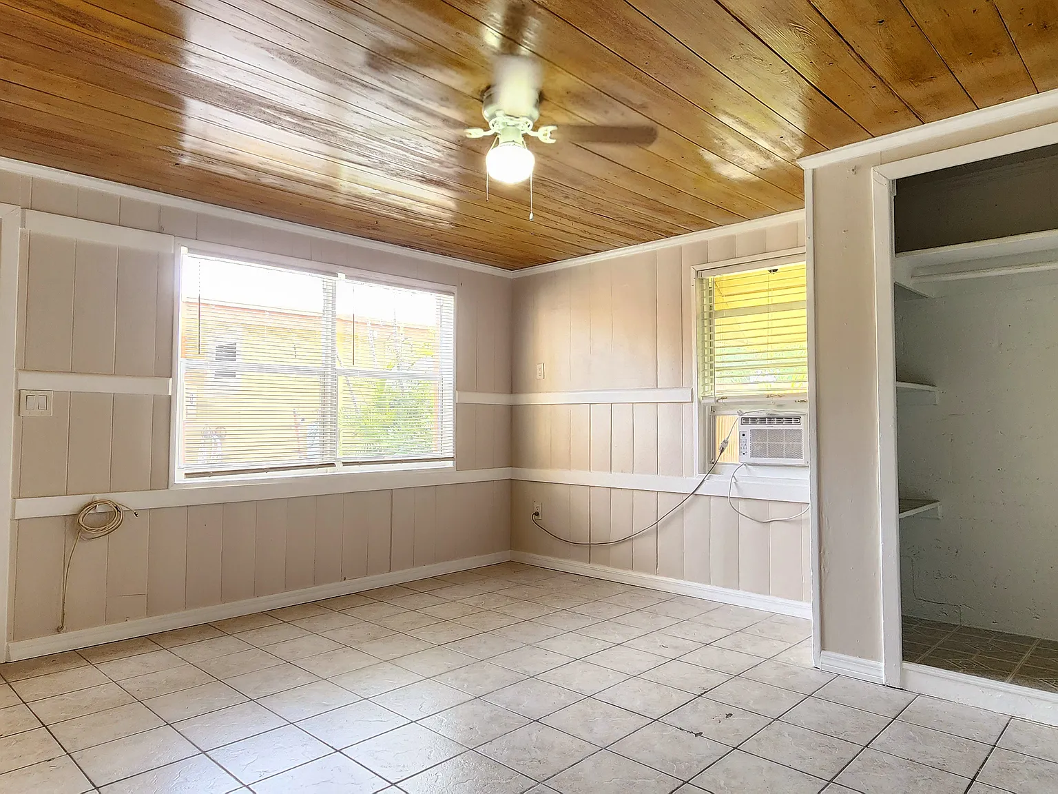 601 S Ocean Dr — Photo 1