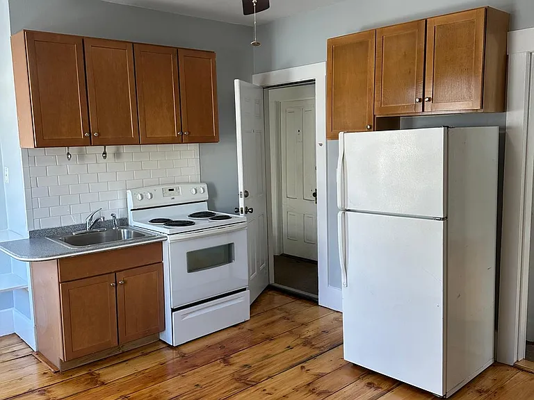 18 Osgood St #3 — Photo 6