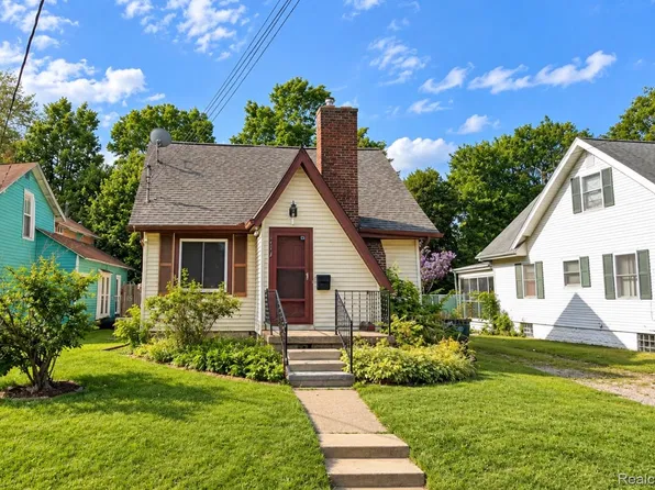 1520 E Oakland Ave, Lansing, MI 48906