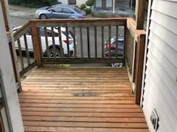 152 Florentia St APT B, Seattle, WA 98109
