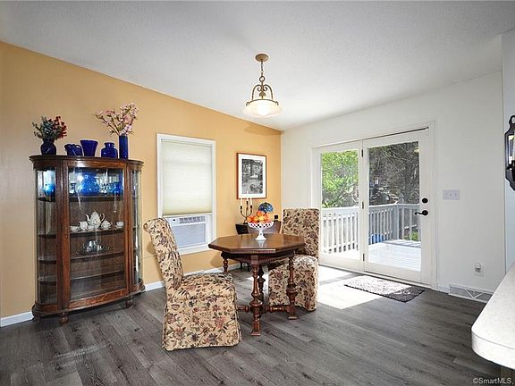 5th image of 12 Maple Hill Dr