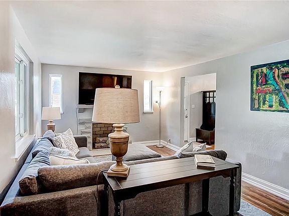 4th image of 461 Kling Dr