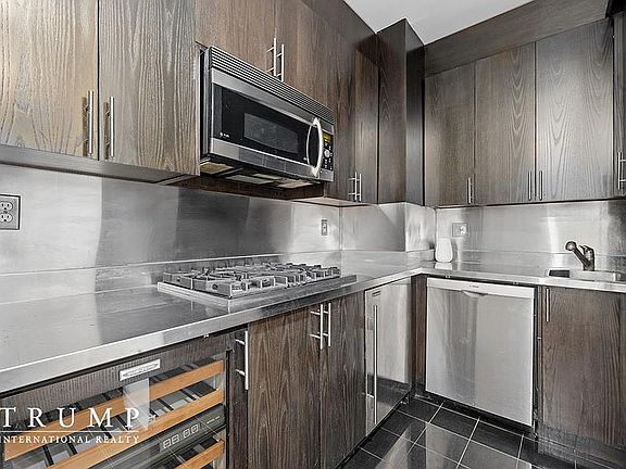 3rd image of 100 Central Park S APT 7E