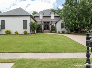 2946 N Acadiana Ct, Fayetteville, AR 72703