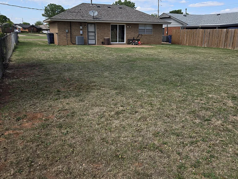 205 W Okarche Ave — Photo 2