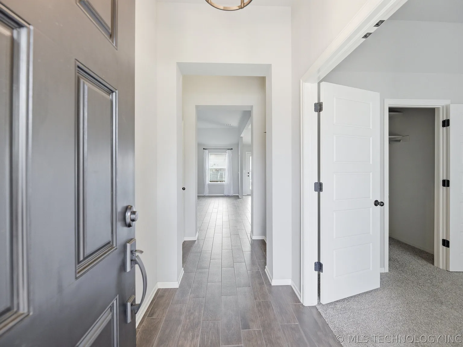 4 bed, 2.0 bath, 1853 sqft, $2,395 — Photo 4
