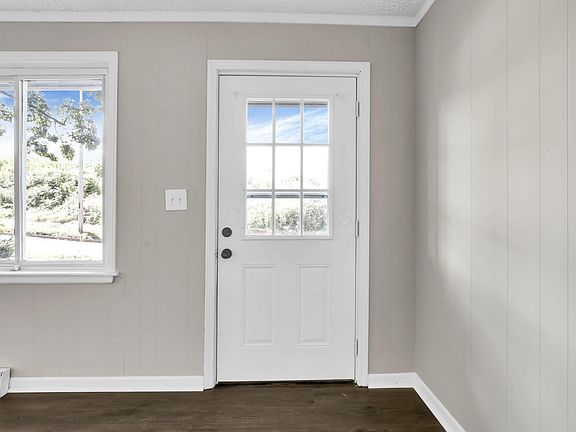 5th image of 125 W Burgess St