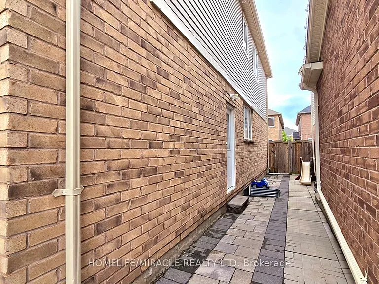 91 Tysonville Cir #LOWER — Photo 2