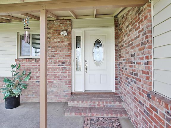 3rd image of 3454 W Berry Ave