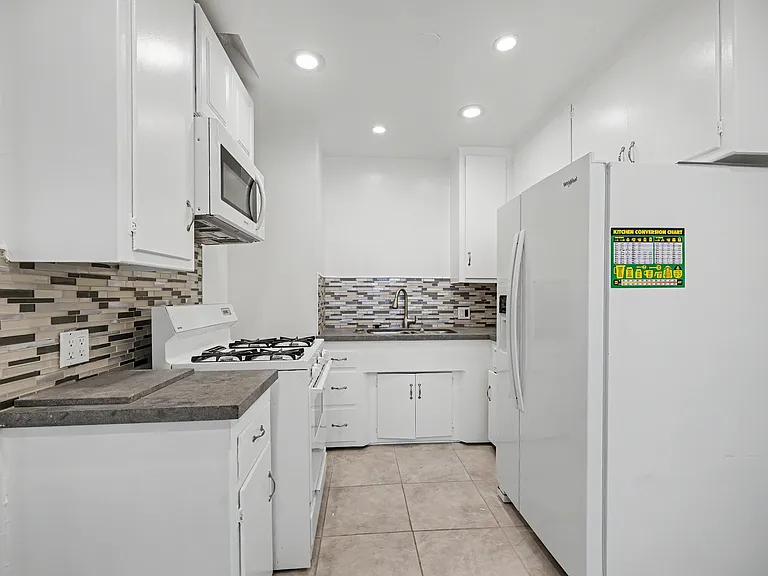 1037 N Curson Ave #2 — Photo 14