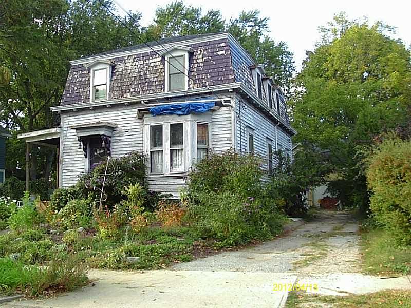 2nd image of 137 Bluff Ave