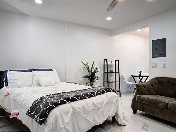 3rd image of 711 SE 2nd St #2