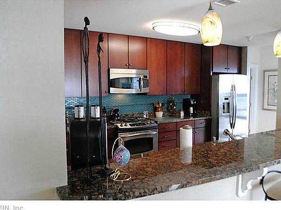 4th image of 123 College Pl Unit 1410