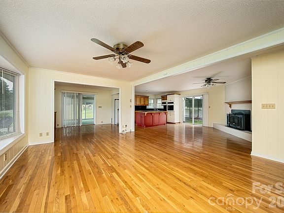 2nd image of 821 Tanasee Gap Rd