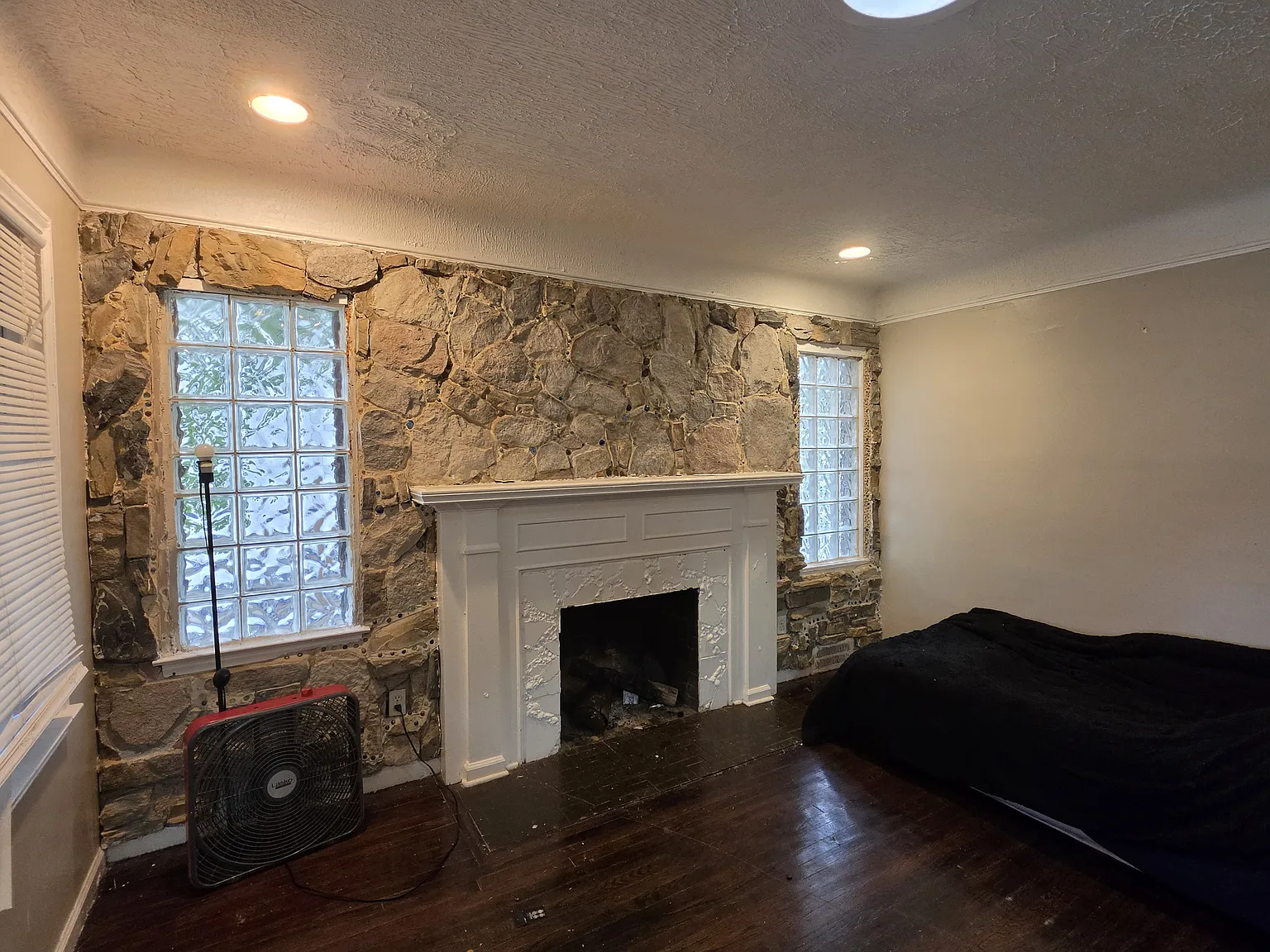 3 bed, 1083 sqft, $1,500 — Photo 2