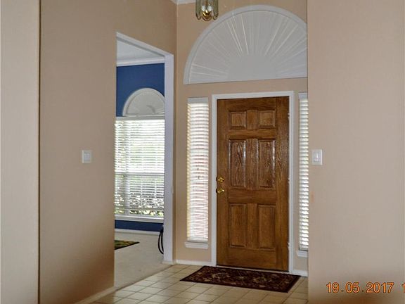 4th image of 824 E Grubb Dr