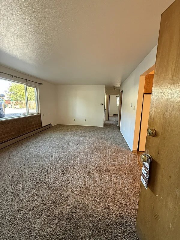 2 bed, 1.0 bath, 800 sqft, $995 — Photo 2