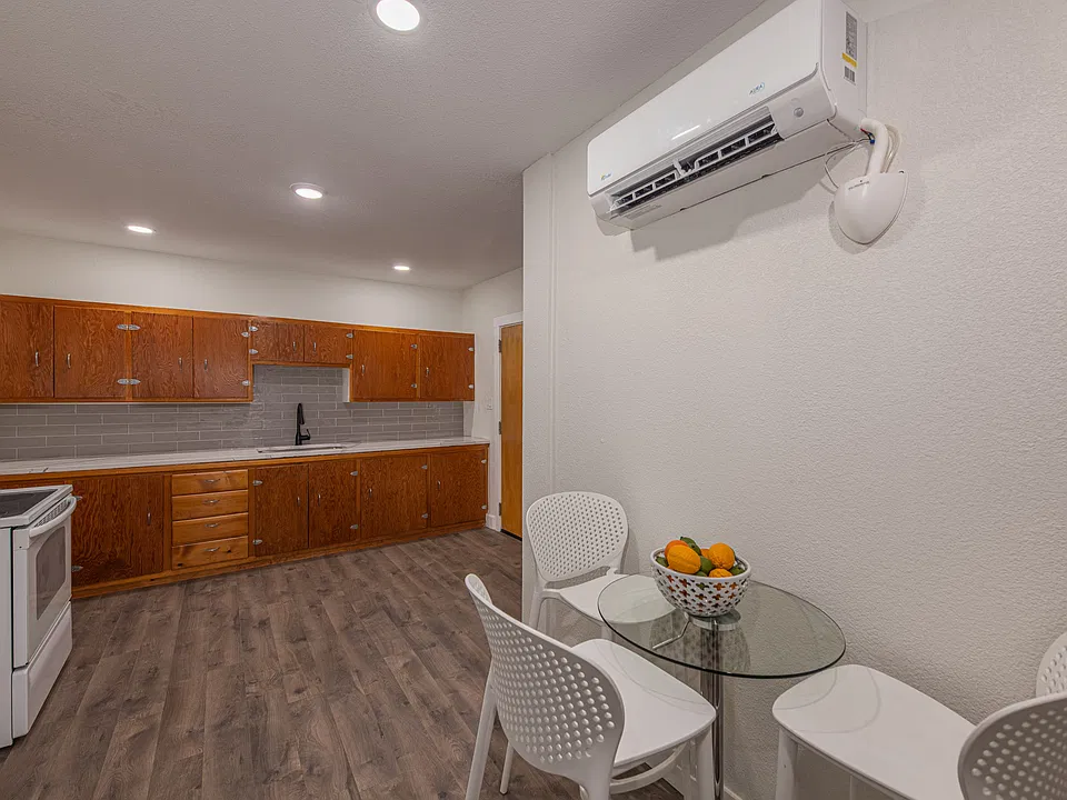 304 E Routt Ave #1