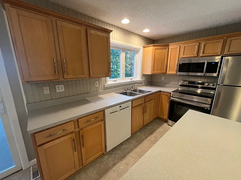 36 Rivermount Ter #A — Photo 37
