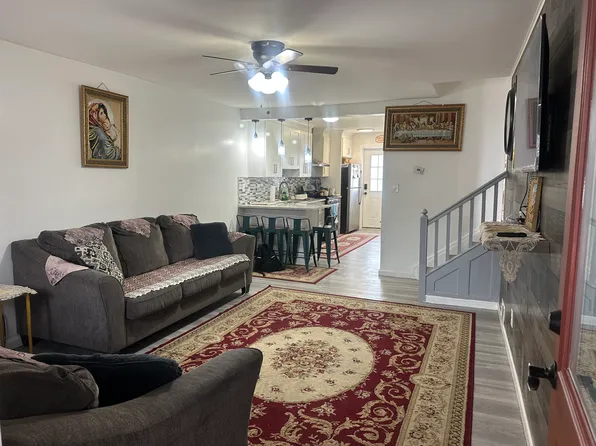 49 Parkside Ln, Bayonne, NJ 07002