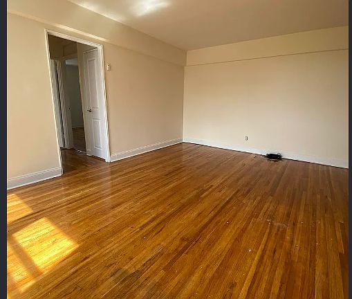 4th image of 143-06 Barclay Ave #5B
