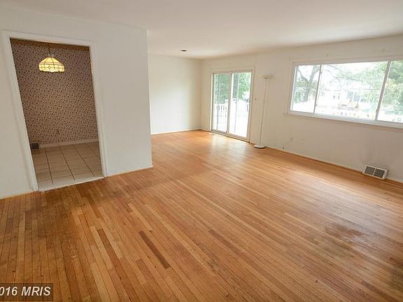 4th image of 256 Scotts Manor Dr