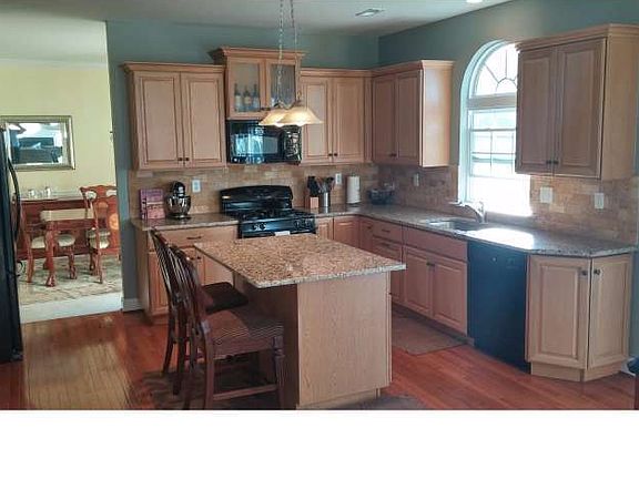 4th image of 18 Casey Dr
