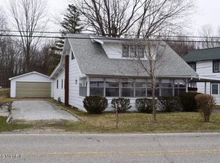 587 Lake Dr, Coldwater, MI 49036