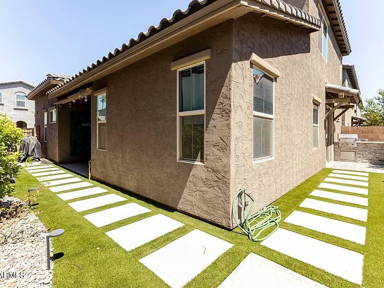 7043 E Portland St — Photo 36