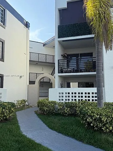 9735 Fontainebleau Blvd Photo 1