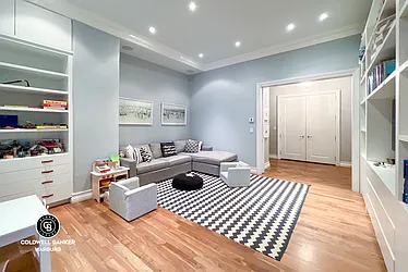 Sold by Coldwell Banker Warburg