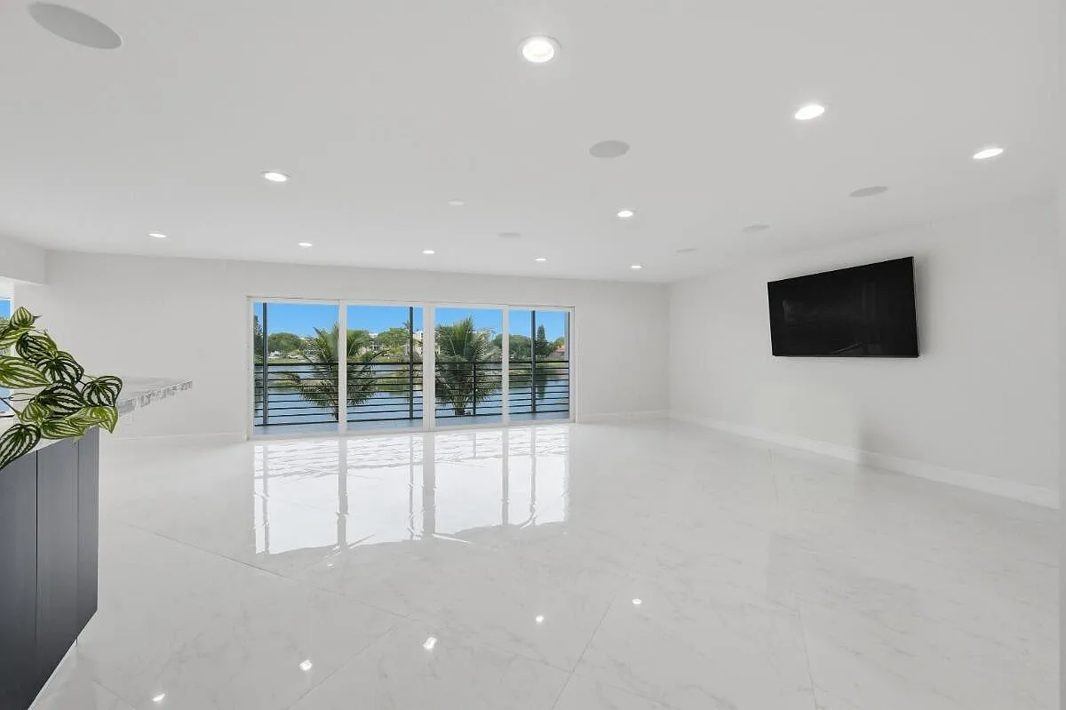 3 bed, 2.0 bath, 1954 sqft, $3,400 — Photo 2
