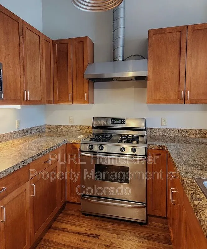 1 bed, 1.0 bath, 974 sqft, $2,000 — Photo 4