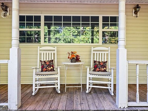 3rd image of 109 Lakeview Cir