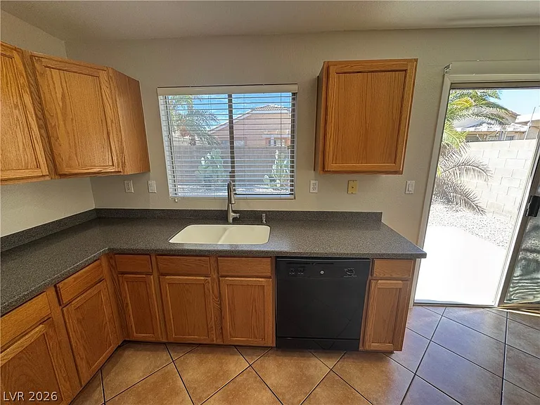 4951 Lunetto Ave — Photo 8
