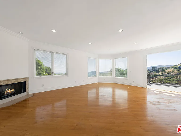 1425 N Tigertail Rd — Photo 16