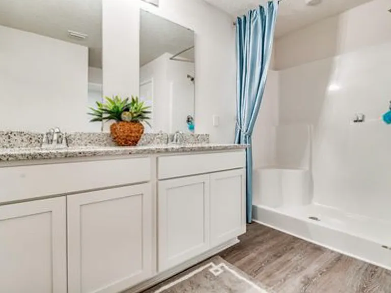 721 Quintana St — Photo 12