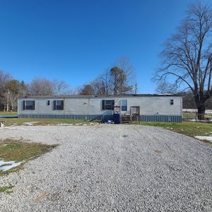 682 W Highway 1376, East Bernstadt, KY, 40729