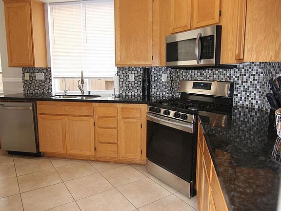 5th image of 445 Poets Sq