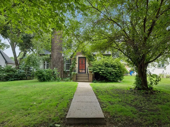 1390 Iowa Ave W, Falcon Heights, MN 55108